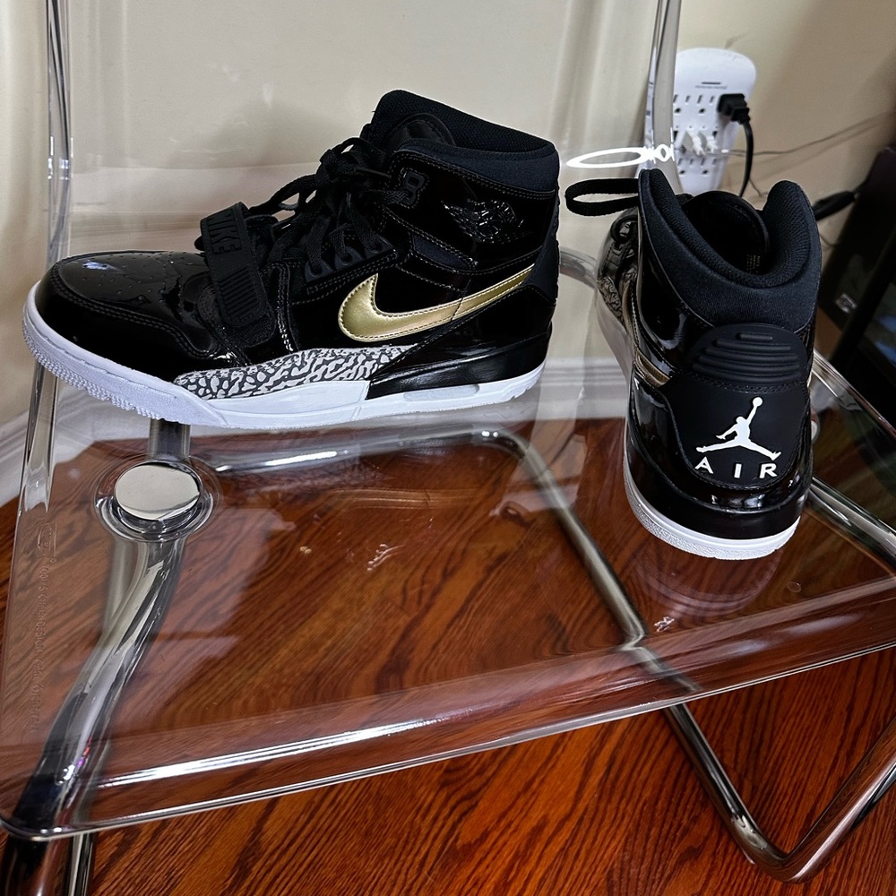 Jordan Men's Black and Gold High-Top Athletic Sneakers